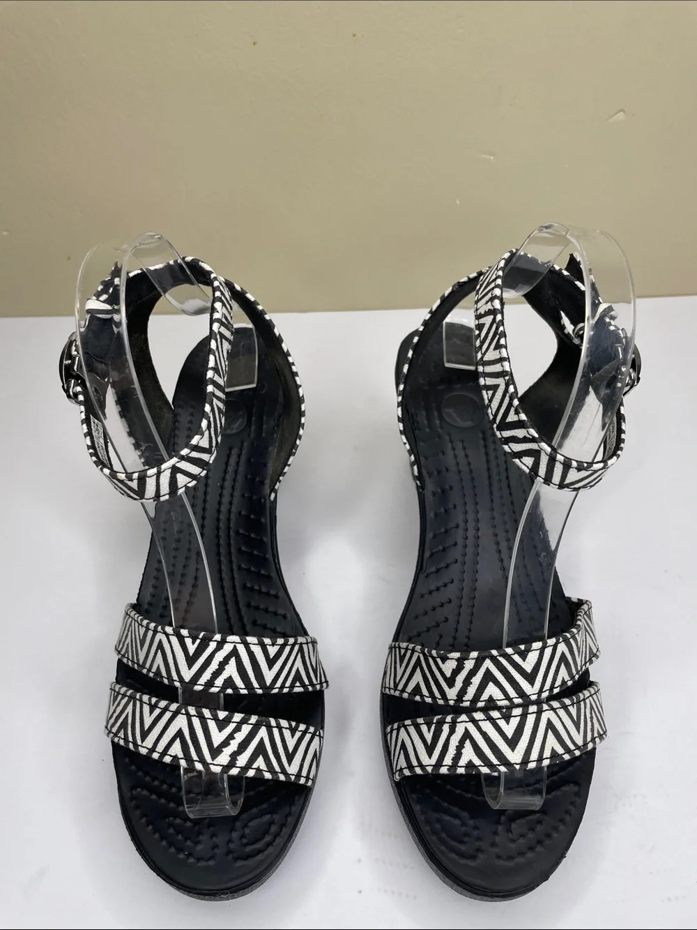 CROCS Leigh Ankle Wedge Sandals Black & White Geometric Print 9
